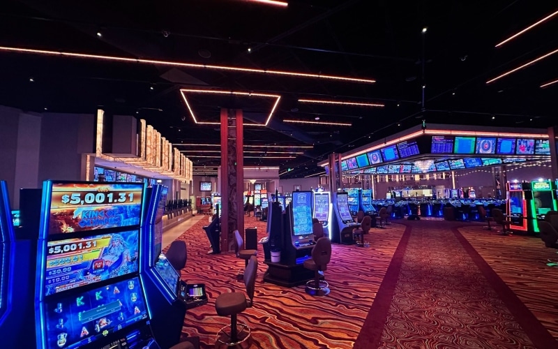 Casinos and the Art of Slot Machine Design: Where Entertainment Merges with Psychology